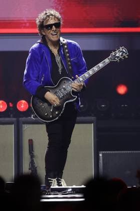 May 15, 2026, Tampa, Florida, USA: Guitarist Neal Schon of the band Journey performs on stage during the 2026 Final Frontier Tour at Benchmark International Arena on Friday, May 15, 2026 in Tampa. Tampa USA - ZUMAs70_ 20260515_zan_s70_024 Copyright: xLuisxSantanax