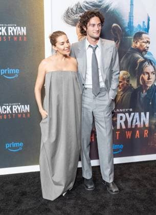 May 15, 2026, Bronx, New York, USA: New York, NY, May 15, 2026: Sienna Miller and Oli Green attend World Premiere of Amazon MGM Studios Tom Clancy s Jack Ryan: Ghost War at Regal Times Square Bronx USA  - ZUMAr339 20260515_znp_r339_080 Copyright: xLevxRadinx
