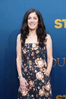 Los Angeles Ca May 15: Maril Davis at The Season Finale Premiere of Outlander at the Linwood Dunn Theatre on May 15, 2026 Credit: USA - ZUMAa123 20260515_zaa_a123_018 Copyright: xAdMediax