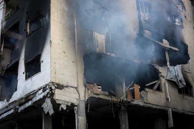 Israel continues to attack Gaza despite ceasefire GAZA CITY, GAZA, PALESTINE - MAY 16: A view of the damaged building and its surroundings after an Israeli attack on Rimal neigborhood in Gaza City, Gaza, Palestine on May 16, 2026. Saeed M. M. T. Jaras Anadolu Gaza City Gaza. Editorial use only. Please get in touch for any other usage.  Copyright: x2026xAnadoluxSaeedxM.xM.xT.xJarasx