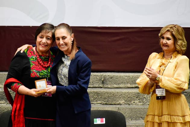 Mexican President Claudia Sheinbaum Celebrates Teachers Day Mexico™s President Claudia Sheinbaum Pardo delivers a recognition for a teacher during the Teachers Day ceremony at the Ministry of Public Education. on May 15, 2026, in Mexico City, Mexico. Mexico City CDMX Mexico Copyright: xLuisxBarronx