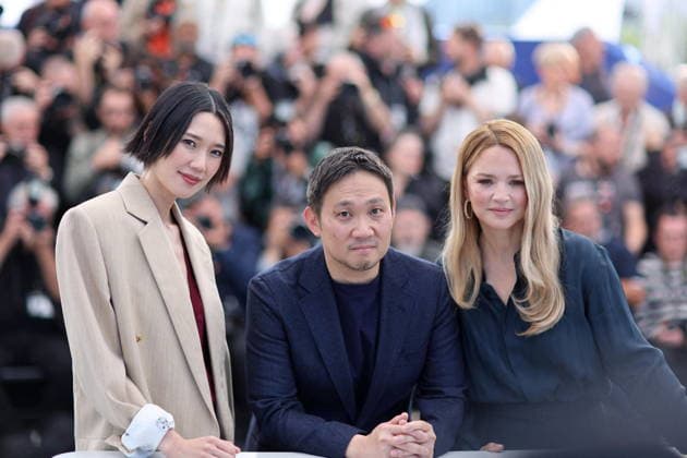 Tao Okamoto, Ryûsuke Hamaguchi and Virginie Efira at the photocall of the film Soudain All Of A Sudden at the 79th International Film Festival in Cannes, France on May 16, 2026 Jacovides Moreau Bestimage Soudain All Of A Sudden photocall at the 79th annual Cannes Film Festival at Palais des Festivals on May 16, 2026 in Cannes, France Cannes France  Copyright: xJACOVIDES-MOREAUx xBESTIMAGExJACOVIDES-MOREAUx xBESTIMAGEx