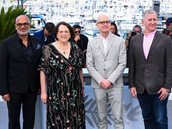 IPA84743559 - Cannes, 79th Cannes Film Festival 2026, day 5 - photocall of John Lennon: The Last Interview Pictured: David Hudson, Nancy Saslow, Steven Soderbergh and David Hillman  Copyright: xAlbertoxTerenghix xPoolxPhotoxEventsx07x 84743559