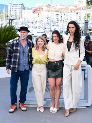 IPA84745280 - Cannes, 79th Cannes Film Festival 2026, day 5 - photocall of Les Matins Merveilleux Pictured: Eric Cantona, India Hair, Avril Besson and Raya Martigny  Copyright: xAlbertoxTerenghix xPoolxPhotoxEventsx07x 84745280