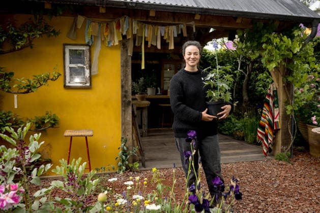 Chelsea Flower Show 15 05 2026 Gardener Frances Tophill pictured in The RHS and The King s Foundation Curious Garden at the RHS Chelsea Flower Show, in London.  Copyright: xJackxTaylorx NINTCHDBPICT001080984732
