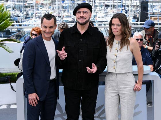 IPA84746761 - Cannes, 79th Cannes Film Festival 2026, day 5 - photocall of Propeller One-Way Night Coach Pictured: Jason Berger, John Travolta and Amy Laslett  Copyright: xAlbertoxTerenghix xPoolxPhotoxEventsx07x 84746761