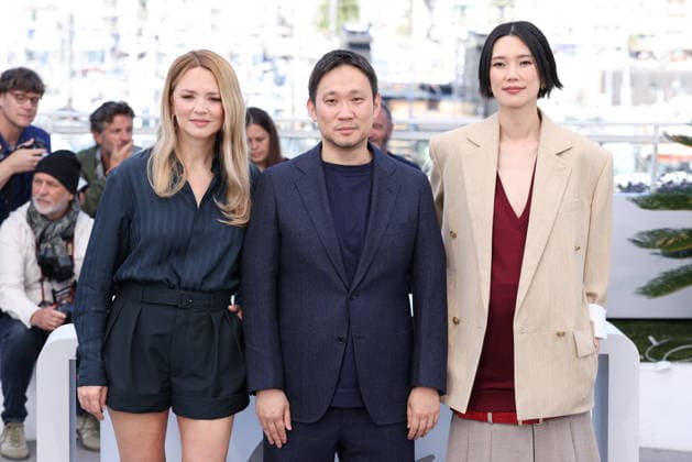 Cannes - Soudain Photocall JD Virginie Efira, Ryûsuke Hamaguchi and Tao Okamoto attending the Soudain photocall during the 79th annual Cannes Film Festival at Palais des Festivals on May 16, 2026 in Cannes, France. Photo by Jerome Domine ABACAPRESS.COM Cannes France  Copyright: xDominexJerome ABACAx