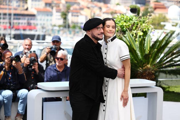May 16, 2026, Cannes, Cote D azur, France: Tender moments between JOHN TRAVOLTA and his daughter ELLA BLEU during the Propeller One-Way Night Coach photocall at the 79th Annual Cannes Film Festival at Palais des Festivals in Cannes, France. Cannes France - ZUMAc179 20260516_zep_c179_040 Copyright: xMickaelxChavetx