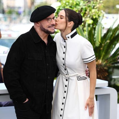 May 16, 2026, Cannes, Cote D azur, France: Tender moments between JOHN TRAVOLTA and his daughter ELLA BLEU during the Propeller One-Way Night Coach photocall at the 79th Annual Cannes Film Festival at Palais des Festivals in Cannes, France. Cannes France  - ZUMAc179 20260516_zep_c179_038 Copyright: xMickaelxChavetx