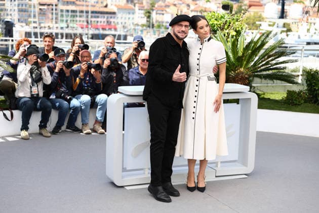 May 16, 2026, Cannes, Cote D azur, France: Tender moments between JOHN TRAVOLTA and his daughter ELLA BLEU during the Propeller One-Way Night Coach photocall at the 79th Annual Cannes Film Festival at Palais des Festivals in Cannes, France. Cannes France - ZUMAc179 20260516_zep_c179_037 Copyright: xMickaelxChavetx