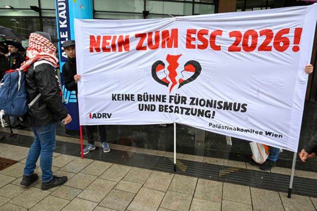 LKS 20260516 Activists protest against the participation of Israel ahead the Grand Final of the Eurovision Song Contest in Vienna, Austria, on May 16, 2026. - HEIKKI SAUKKOMAA Wien Austria  Copyright: xHeikkixSaukkomaax 1cTWg4dnbXs