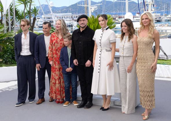 Propeller One Way Night Coach Photocall at 79th Festival de Cannes - Cannes, France CANNES, FRANCE. May 16, 2026: Edouard Philipponnat, Jason Berger, Kelly B. Eviston, Clark Shotwell, John Travolta, Ella Bleu Travolta, Amy Laslett & Olga Hoffmann at the photocall for Propeller One Way Night Coach at the 79th Festival de Cannes. Picture: Paul Smith Featureflash Cannes France  Copyright: xPaulxSmithx xFeatureflashx