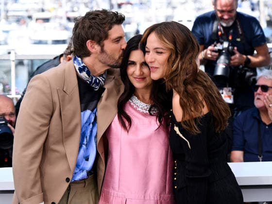 IPA84747561 - Cannes, 79th Cannes Film Festival 2026, Day 5, Photocall Film Si Tu Penses Bien (Think Good). Niels Schneider, GÃ raldine Nakache, Monia Chokri  Copyright: xAlbertoxTerenghix xPoolxPhotoxEventsx07x 84747561
