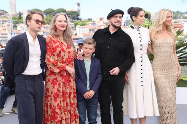 Edouard Philipponnat, Kelly B Eviston, Clark Shotwell, John Travolta, Ella Bleu Travolta and Olga Hoffmann at the photocall for the Appe TV movie Propeller One Way Night Coach night flight to L A at the Festival de Cannes 2026 79 Cannes International Film Festival at the Palais des Festivals Cannes, 16 05 2026 Foto:xD.xBedrosianx xFuturexImagex propeller_6504