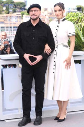 John Travolta with daughter Ella Bleu Travolta at the photocall for the Appe TV movie Propeller One Way Night Coach night flight to L A at the Festival de Cannes 2026 79 Cannes International Film Festival at the Palais des Festivals Cannes, 16 05 2026 Foto:xD.xBedrosianx xFuturexImagex propeller_6511