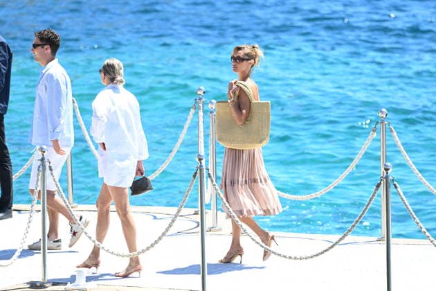 Bella Hadid arrives by boat at the Eden Roc Hotel in Antibes Bella Hadid arrives by boat at the Eden Roc Hotel in Antibes, France on May 16, 2026. Photo by Florian Poitout ABACAPRESS.COM  Copyright: xPoitoutxFlorian ABACAx