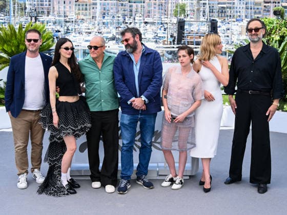 IPA84747385 - Cannes, 79th Cannes Film Festival 2026, day 5 - photocall of Full Phil Pictured: Tim Heidecker, Charlotte Le Bon, Woody Harrelson, Quentin Dupieux, Kristen Stewart, Emma Mackey and Eric Wareheim  Copyright: xAlbertoxTerenghix xPoolxPhotoxEventsx07x 84747385