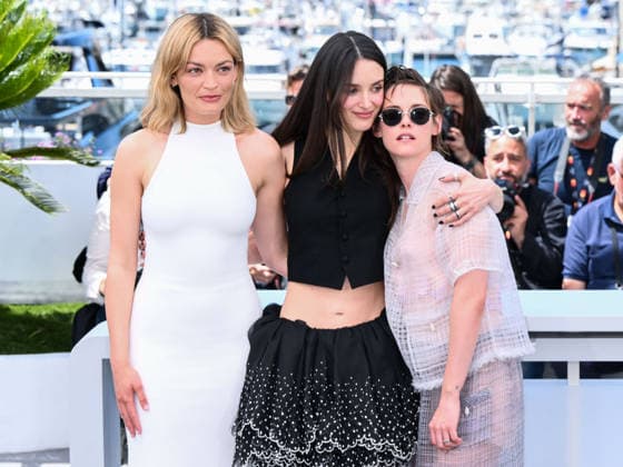 IPA84748259 - Cannes, 79th Cannes Film Festival 2026, day 5 - photocall of Full Phil Pictured: Emma Mackey, Kristen Stewart and Charlotte Le Bon.  Copyright: xAlbertoxTerenghix xPoolxPhotoxEventsx07x 84748259