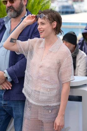 Full Phil Photocall at 79th Festival de Cannes - Cannes, France CANNES, FRANCE. May 16, 2026: Kristen Stewart & Quentin Dupieux at the photocall for Full Phil at the 79th Festival de Cannes. Picture: Paul Smith Featureflash Cannes France  Copyright: xPaulxSmithx xFeatureflashx