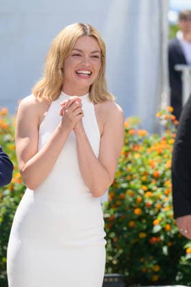 Full Phil Photocall at 79th Festival de Cannes - Cannes, France CANNES, FRANCE. May 16, 2026: Emma Mackey at the photocall for Full Phil at the 79th Festival de Cannes. Picture: Paul Smith Featureflash Cannes France  Copyright: xPaulxSmithx xFeatureflashx