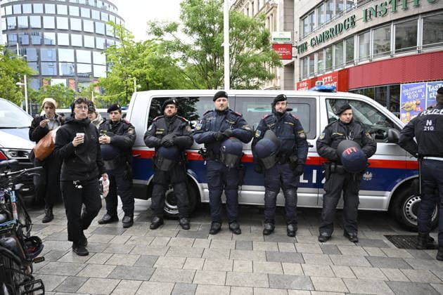 VIENNA, AUSTRIA 20260516 Police on site at a Palestinian demonstration at Christian Broda Platz against Israel s participation in the 70th edition of the Eurovision Song Contest ESC in Vienna, Austria, Saturday, May 16, 2026 VIENNA AUSTRIA x10070x  Copyright: xJessicaxGow TTx EUROVISION 2026 DEMONSTRATION ZqZbIzDqBCE