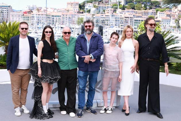 Cannes - Full Phil Photocall JD Tim Heidecker, Charlotte Le Bon, Woody Harrelson, Quentin Dupieux, Kristen Stewart and Emma Mackey attending the Full Phil photocall during the 79th annual Cannes Film Festival at Palais des Festivals on May 16, 2026 in Cannes, France. Photo by Jerome Domine ABACAPRESS.COM Cannes France  Copyright: xDominexJerome ABACAx