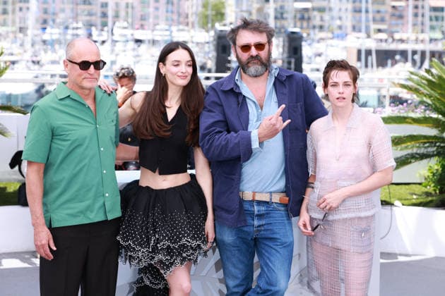 Cannes - Full Phil Photocall JD Charlotte Le Bon, Woody Harrelson, Quentin Dupieux, Kristen Stewart attending the Full Phil photocall during the 79th annual Cannes Film Festival at Palais des Festivals on May 16, 2026 in Cannes, France. Photo by Jerome Domine ABACAPRESS.COM Cannes France  Copyright: xDominexJerome ABACAx