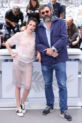 Cannes - Full Phil Photocall JD Quentin Dupieux, Kristen Stewart attending the Full Phil photocall during the 79th annual Cannes Film Festival at Palais des Festivals on May 16, 2026 in Cannes, France. Photo by Jerome Domine ABACAPRESS.COM Cannes France  Copyright: xDominexJerome ABACAx