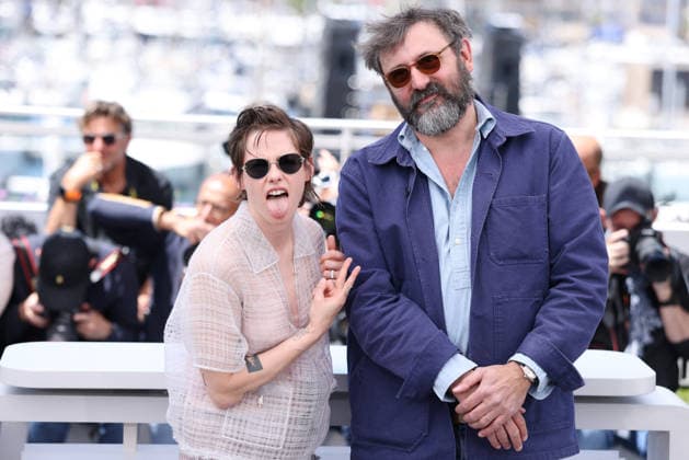 Cannes - Full Phil Photocall JD Quentin Dupieux, Kristen Stewart attending the Full Phil photocall during the 79th annual Cannes Film Festival at Palais des Festivals on May 16, 2026 in Cannes, France. Photo by Jerome Domine ABACAPRESS.COM Cannes France  Copyright: xDominexJerome ABACAx