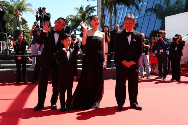 May 16, 2026, Cannes, Cote D azur, France: Cast of whom HARUKA AYASE and director HIROKAZU KORE-EDA on the red carpet for the screening of SHEEP IN THE BOX at the 79th Annual Cannes Film Festival at Palais des Festivals in Cannes, France Cannes France  - ZUMAc179 20260516_zep_c179_090 Copyright: xMickaelxChavetx