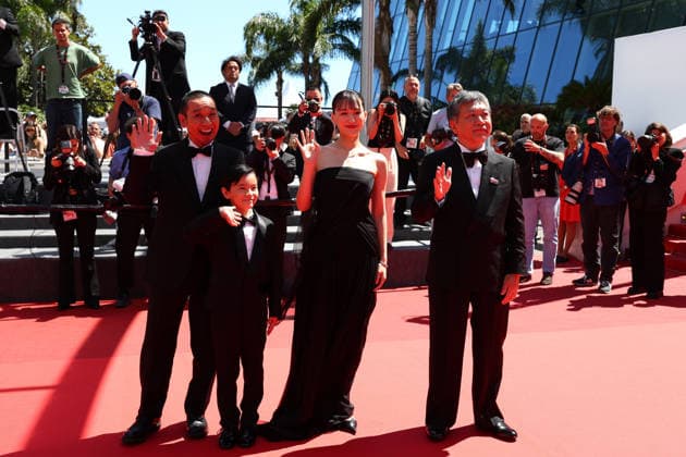 May 16, 2026, Cannes, Cote D azur, France: Cast of whom HARUKA AYASE and director HIROKAZU KORE-EDA on the red carpet for the screening of SHEEP IN THE BOX at the 79th Annual Cannes Film Festival at Palais des Festivals in Cannes, France Cannes France  - ZUMAc179 20260516_zep_c179_088 Copyright: xMickaelxChavetx