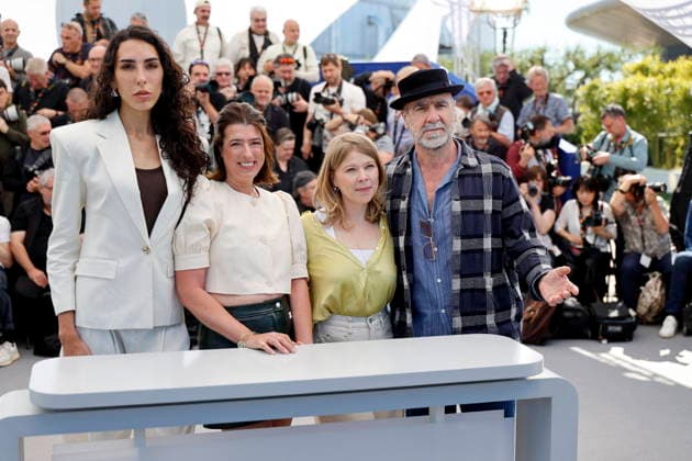 Raya Martigny, Avril Besson, India Hair et Eric Cantona au photocall du film Les Matins Merveilleux lors du 79ème Festival International du Film de Cannes, France, le 16 mai 2026 Jacovides Moreau bestimage Les Matins Merveilleux photocall at the 79th annual Cannes Film Festival at Palais des Festivals on May 16, 2026 in Cannes, France Cannes France  Copyright: xJACOVIDES-MOREAUx xBESTIMAGExJACOVIDES-MOREAUx xBESTIMAGEx