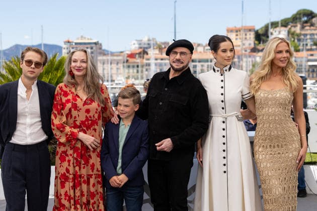 Edouard Philipponnat, Kelly B Eviston, Clark Shotwell, John Travolta, Ella Bleu Travolta and Olga Hoffmann at the Propeller One Way Night Coach photocall at the 79th International Film Festival in Cannes, France on May 16, 2026 Jacovides Moreau bestimage Propeller One Way Night Coach photocall at the 79th annual Cannes Film Festival at Palais des Festivals on May 16, 2026 in Cannes, France Cannes France  Copyright: xJACOVIDES-MOREAUx xBESTIMAGExJACOVIDES-MOREAUx xBESTIMAGEx