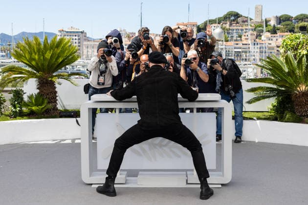John Travolta poses with his Palme dOr dhonneur at the Propeller One Way Night Coach photocall at the 79th annual Cannes Film Festival at Palais des Festivals on May 16, 2026 in Cannes, France Jacovides Moreau bestimage Propeller One Way Night Coach photocall at the 79th annual Cannes Film Festival at Palais des Festivals on May 16, 2026 in Cannes, France Cannes France  Copyright: xJACOVIDES-MOREAUx xBESTIMAGExJACOVIDES-MOREAUx xBESTIMAGEx