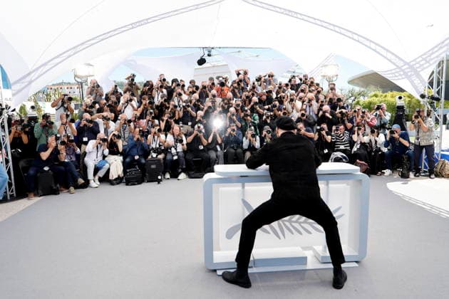 John Travolta poses with his Palme dOr dhonneur at the Propeller One Way Night Coach photocall at the 79th annual Cannes Film Festival at Palais des Festivals on May 16, 2026 in Cannes, France Jacovides Moreau bestimage Propeller One Way Night Coach photocall at the 79th annual Cannes Film Festival at Palais des Festivals on May 16, 2026 in Cannes, France Cannes France  Copyright: xJACOVIDES-MOREAUx xBESTIMAGExJACOVIDES-MOREAUx xBESTIMAGEx
