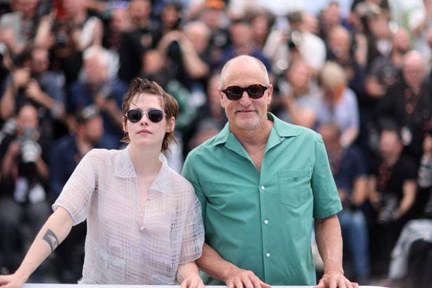 Kristen Stewart and Woody Harrelson at the Full Phil photocall at the 79th International Film Festival in Cannes, France, May 16, 2026 Jacovides Moreau bestimage Full Phil photocall at the 79th annual Cannes Film Festival at Palais des Festivals on May 16, 2026 in Cannes, France Cannes France  Copyright: xJACOVIDES-MOREAUx xBESTIMAGExJACOVIDES-MOREAUx xBESTIMAGEx