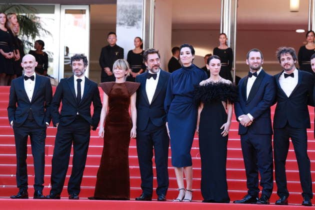 Cannes - El Ser Querido The Beloved Red Carpet A guest, Rodrigo Sorogoyen, Marina Fois, Javier Bardem, Isabel Pena, Victoria Luengo, Raul Arevalo, Eduardo Villaneuva and Guillermo Farre attend the El Ser Querido (The Beloved) screening on the red carpet during the 79th annual Cannes Film Festival at Palais des Festivals on May 16, 2026 in Cannes, France. Photo by Jerome Domine ABACAPRESS.COM Cannes France  Copyright: xDominexJerome ABACAx