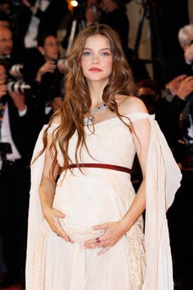 Barbara Palvin pregnant Montée des marches du film Paper Tiger lors du 79ème Festival International du Film de Cannes, le 16 mai 2026 Jacovides Moreau Bestimage Red carpet for Paper Tiger at the 79th Cannes International Film Festival on May 16, 2026 Cannes France  Copyright: xJACOVIDES-MOREAUx xBESTIMAGExJACOVIDES-MOREAUx xBESTIMAGEx