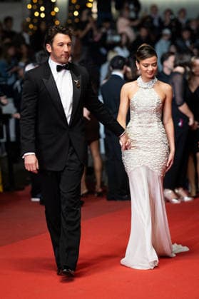 Miles Teller et sa femme Keleigh Sperry Teller Montée des marches du film Paper Tiger lors du 79ème Festival International du Film de Cannes, le 16 mai 2026 Jacovides Moreau Bestimage Red carpet for Paper Tiger at the 79th Cannes International Film Festival on May 16, 2026 Cannes France  Copyright: xJACOVIDES-MOREAUx xBESTIMAGExJACOVIDES-MOREAUx xBESTIMAGEx