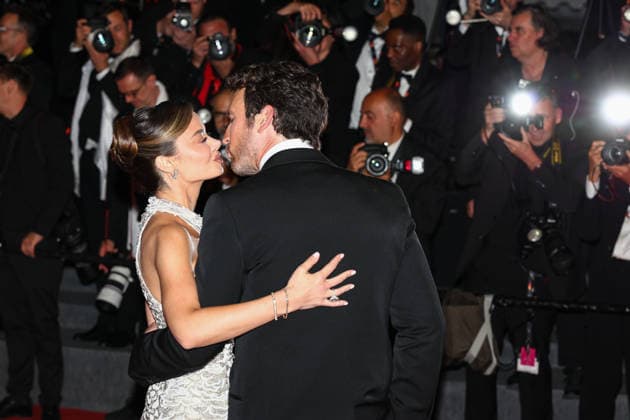 May 16, 2026, Cannes, Cote D azur, France: MILES TELLER and his wife KELEIGH SPERRY kiss on the red carpet for the screening of PAPER TIGER at the 79th Annual Cannes Film Festival at Palais des Festivals in Cannes, France Cannes France  - ZUMAc179 20260516_zep_c179_205 Copyright: xMickaelxChavetx