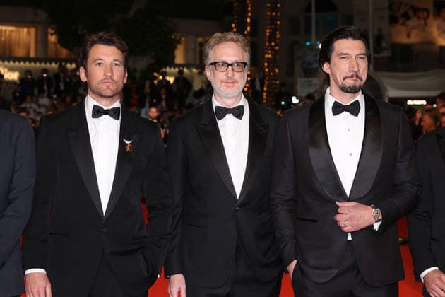 Miles Teller, James Gray, Adam Driver Montée des marches du film Paper Tiger lors du 79ème Festival International du Film de Cannes, le 16 mai 2026 Jacovides Moreau Bestimage Red carpet for Paper Tiger at the 79th Cannes International Film Festival on May 16, 2026 Cannes France  Copyright: xJACOVIDES-MOREAUx xBESTIMAGExJACOVIDES-MOREAUx xBESTIMAGEx
