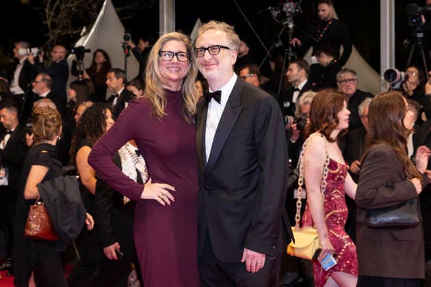 James Gray et sa femme Alexandra Dickson Gray Montée des marches du film Paper Tiger lors du 79ème Festival International du Film de Cannes, le 16 mai 2026 Camilla Canalini Bestimage Red carpet for Paper Tiger at the 79th Cannes International Film Festival on May 16, 2026  Copyright: xCamillaxCanalinix xBestimagexCamillaxCanalinix xBestimagex