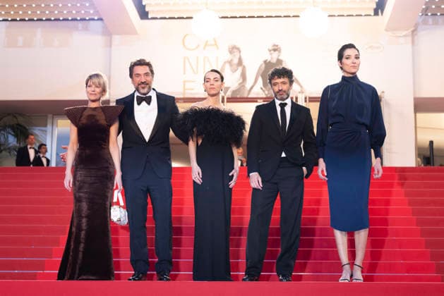 Marina Foïs, Javier Bardem, Victoria Luengo, Rodrigo Sorogoyen, Isabel Pena Descente des marches du film El Ser Querido lors du 79ème Festival International du Film de Cannes, le 16 mai 2026 Olivier Borde Bestimage People leaving the red carpet for The Beloved at the 79th Cannes International Film Festival on May 16, 2026 Cannes France  Copyright: xOLIVIERxBORDEx xBESTIMAGExOLIVIERxBORDEx xBESTIMAGEx