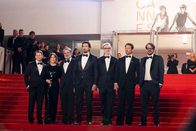 Scott Morris, Raffaella Leone, Anthony Katagas, Adam Driver, James Gray, Miles Teller, Rodrigo Teixeira Montée des marches du film Paper Tiger lors du 79ème Festival International du Film de Cannes, le 16 mai 2026 Camilla Canalini Bestimage Red carpet for Paper Tiger at the 79th Cannes International Film Festival on May 16, 2026 Cannes France  Copyright: xOLIVIERxBORDEx xBESTIMAGExOLIVIERxBORDEx xBESTIMAGEx