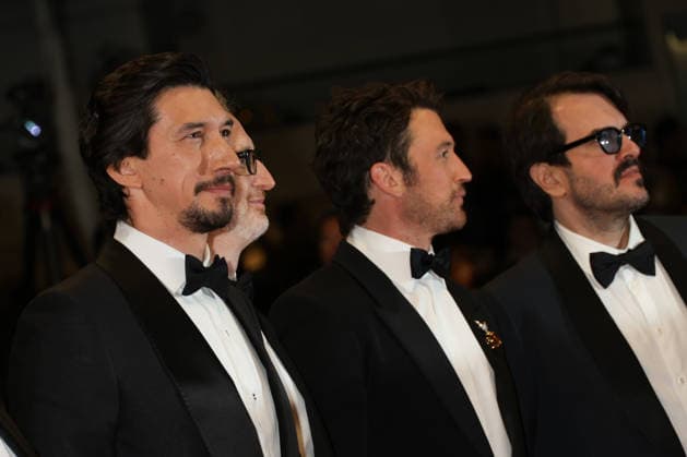 79ème Festival International du Film de Cannes Montée des marches du film Paper Tiger 79th Cannes Film Festival Red carpet of the film Paper tiger Adam Driver, James Gray and Miles Teller 456214 2026 05 16 Cannes France  Copyright: xIsabellexVautierx xStarfacex STAR_456214_037