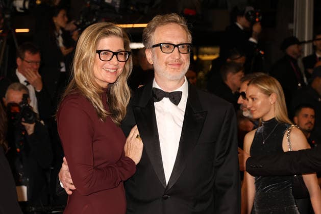 79ème Festival International du Film de Cannes Montée des marches du film Paper Tiger 79th Cannes Film Festival Red carpet of the film Paper tiger James Gray and his wife 456214 2026 05 16 Cannes France  Copyright: xIsabellexVautierx xStarfacex STAR_456214_027
