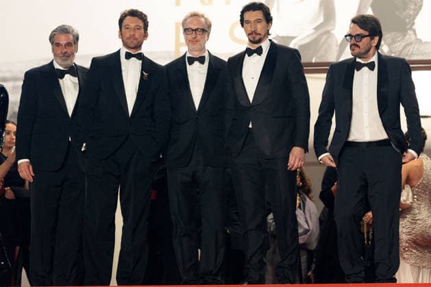 Anthony Katagas, Adam Driver, James Gray, Miles Teller, Rodrigo Teixeira Descente des marches du film Paper Tiger lors du 79ème Festival International du Film de Cannes, le 16 mai 2026 Olivier Borde Bestimage People leaving the red carpet for Paper Tiger at the 79th Cannes International Film Festival on May 16, 2026 Cannes France  Copyright: xOLIVIERxBORDEx xBESTIMAGExOLIVIERxBORDEx xBESTIMAGEx