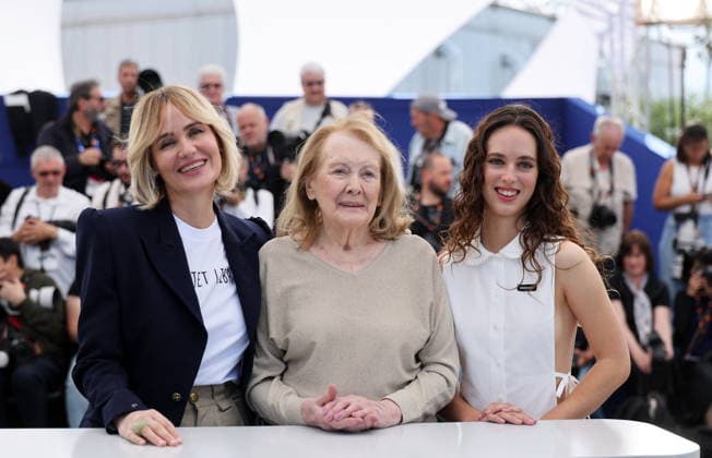 Director Judith Godrèche and her daughter Tess Barthélémy surround Annie Ernaux at the photocall for Memoire de Fille Un Certain Regard at the 79th Cannes International Film Festival, on May 17th, 2026 Jacovides Moreau Bestimage Photocall for Memoire de Fille Un Certain Regard at the 79th Cannes International Film Festival, on May 17th, 2026 Cannes France  Copyright: xJACOVIDES-MOREAUx xBESTIMAGExJACOVIDES-MOREAUx xBESTIMAGEx