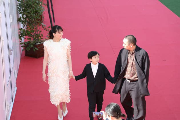 Sheep In The Box photocall at Cannes Film Festival CANNES, FRANCE - MAY 17: Daigo Yamamoto, Rimu Kuwaki and Haruka Ayase at the Sheep In The Box photocall at the 79th Festival de Cannes: at the Sheep In The Box photocall at the 79th Festival de Cannes CAP SAT Satomi Kokubun Cannes - France Copyright: xSatomixKokubun CapitalxPicturesx