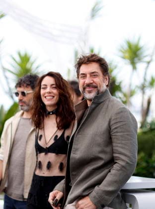 Rodrigo Sorogoyen, Vicky Victoria Luengo and Javier Bardem at the El Ser Querido The Beloved photocall at the 79th annual Cannes Film Festival at Palais des Festivals on May 17, 2026 in Cannes, France Jacovides Moreau Bestimage El Ser Querido The Beloved photocall at the 79th annual Cannes Film Festival at Palais des Festivals on May 17, 2026 in Cannes, France Cannes France  Copyright: xJACOVIDES-MOREAUx xBESTIMAGExJACOVIDES-MOREAUx xBESTIMAGEx